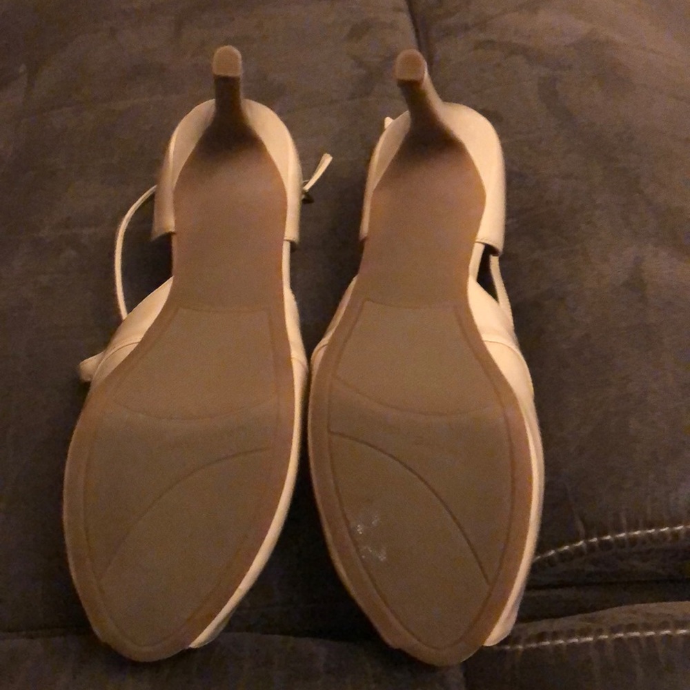 Shoes - Picture 4 of 5
